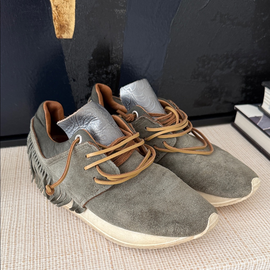 Esse Ut Esse Women's Suede Fringe Sneakers - Gray And Tan